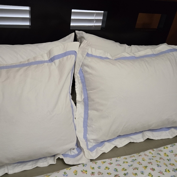 RALPH LAUREN 100% COTTON WHITE & BLUE PILLOW SHAMS SET 2 BEDDING LINENS COASTAL - Picture 3 of 16